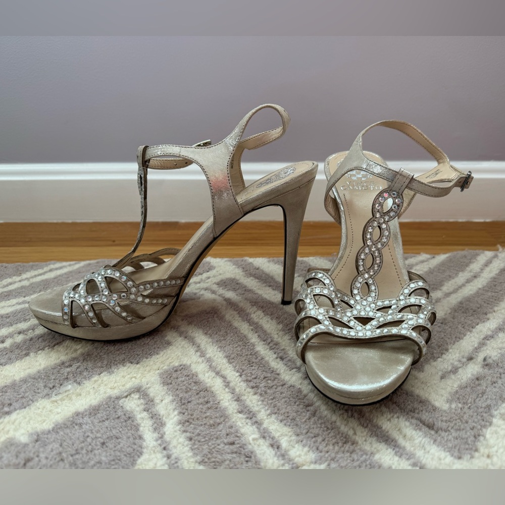 Champagne Vince Camuto heels